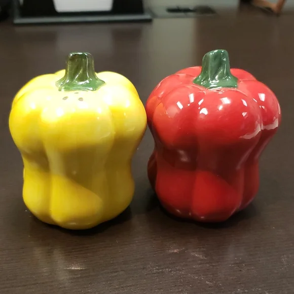 NWOT Ceramic Yellow & Red Pepper Shakers - Picture 1 of 4